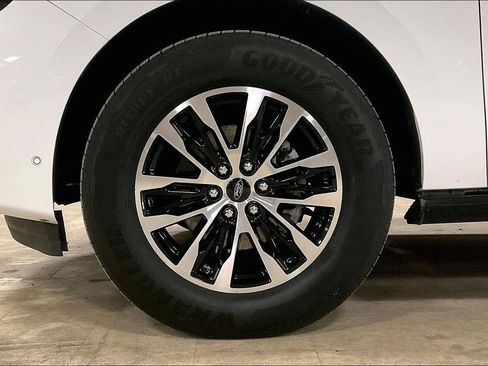 Certified 2025 Ford Expedition Max Platinum AWD/4WD image 9