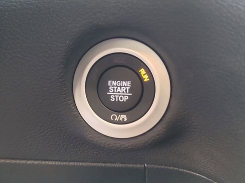 New 2026 Chrysler Pacifica Select FWD image 25