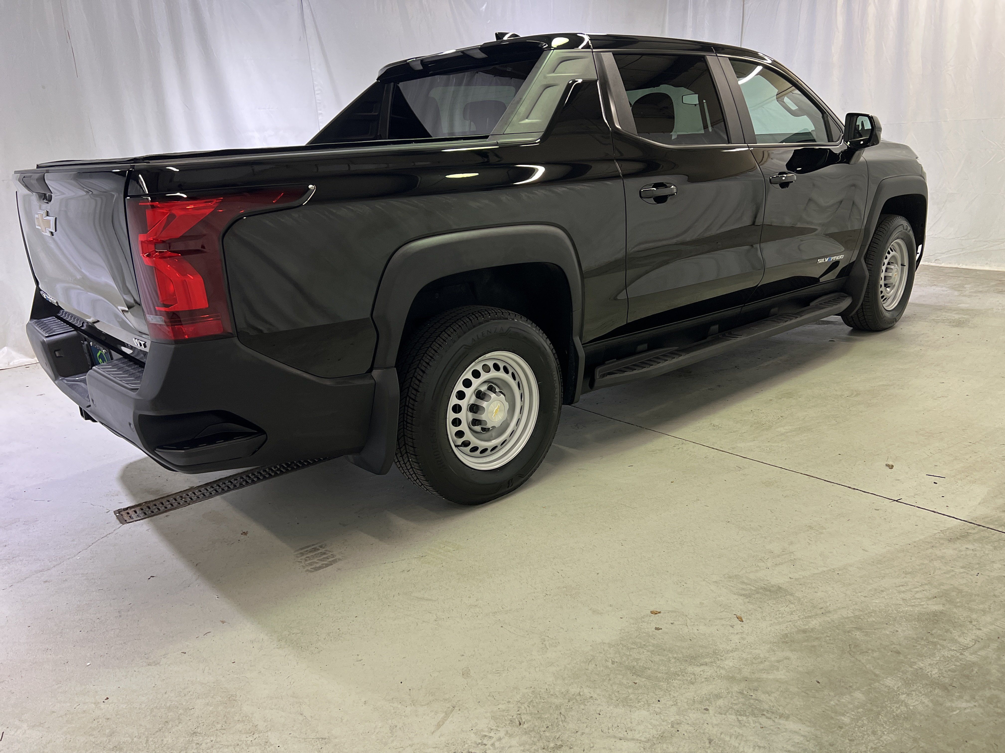 Certified 2025 Chevrolet Silverado EV W/T AWD/4WD image 11