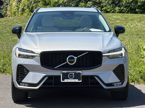 Used 2023 Volvo XC60 B5 Plus w/ Climate Package FWD image 7