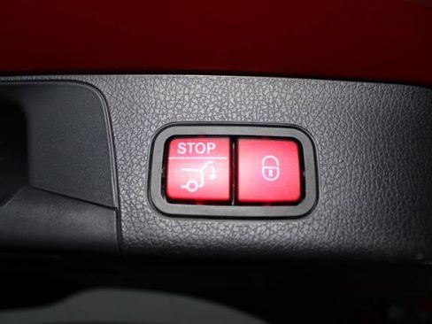 Used 2021 Mercedes-Benz GLB 250 4MATIC w/ Premium Package image 26