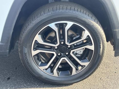 Used 2022 Jeep Compass Limited image 9