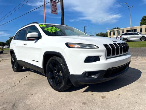 Used 2016 Jeep Cherokee Latitude image 3