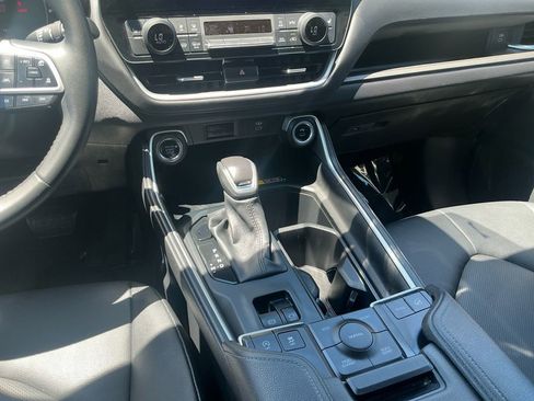 Certified 2025 Toyota Grand Highlander AWD image 13