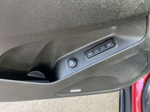 Used 2023 Chevrolet Equinox Premier image 12