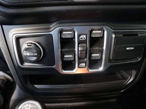 Used 2023 Jeep Gladiator Sport AWD/4WD image 14