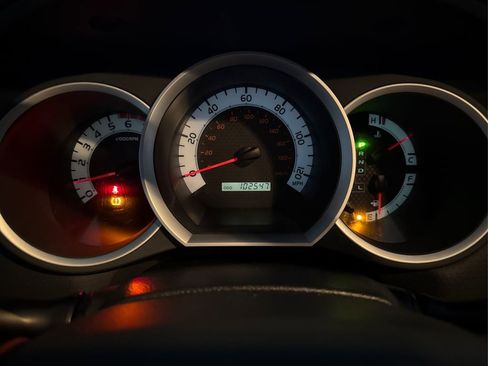 Used 2013 Toyota Tacoma 4x4 Access Cab V6 w/ TRD Off-Road Pkg image 19