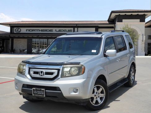 Used 2010 Honda Pilot Touring image 1