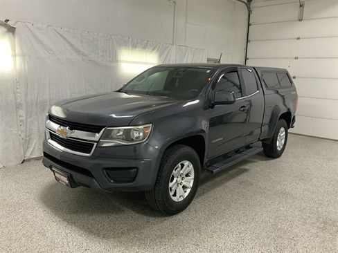 Used 2017 Chevrolet Colorado LT AWD/4WD image 3