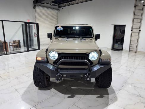 Used 2020 Jeep Gladiator Overland w/ Popular Equipment Package AWD/4WD image 2