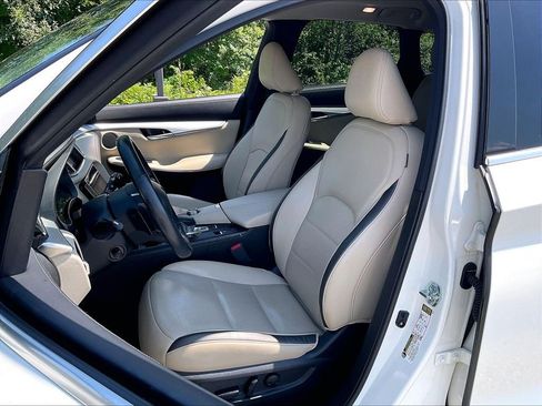 Used 2021 INFINITI QX50 Essential w/ Convenience Package AWD/4WD image 9