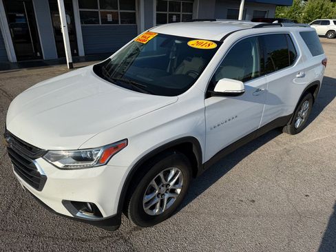 Used 2018 Chevrolet Traverse LT FWD image 3