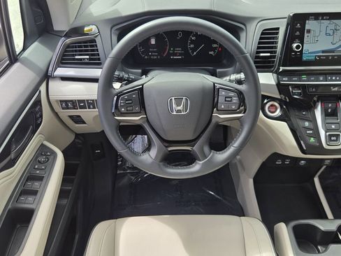 Certified 2025 Honda Odyssey Touring image 12