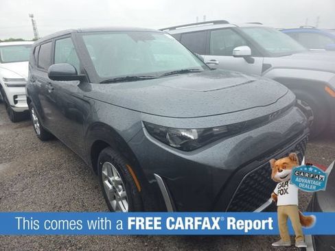 Used 2025 Kia Soul LX FWD image 2