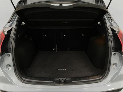 Used 2024 Nissan Kicks SR w/ SR Premium Package FWD image 6
