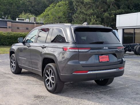 Used 2025 Jeep Grand Cherokee Limited RWD image 5