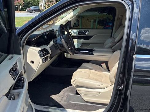 Used 2020 Lincoln Navigator L Reserve w/ Luxury Package RWD image 15