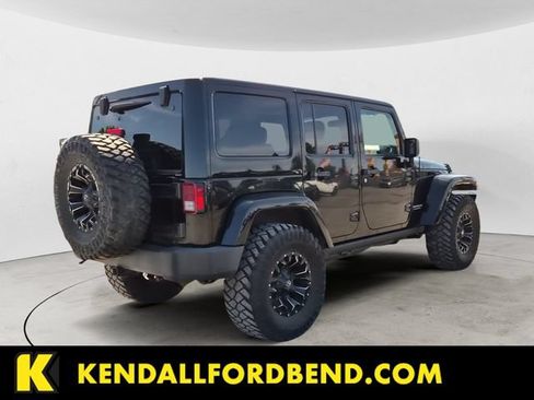 Used 2017 Jeep Wrangler Unlimited Rubicon w/ Connectivity Group AWD/4WD image 5