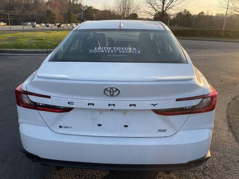 Used 2025 Toyota Camry SE w/ Convenience Package image 6
