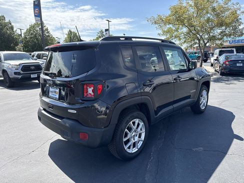 Used 2022 Jeep Renegade Latitude w/ Convenience Group AWD/4WD image 4