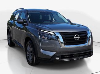 Used 2025 Nissan Pathfinder SV FWD video 3