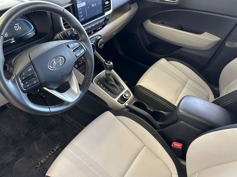 Used 2025 Hyundai Venue SEL FWD image 9