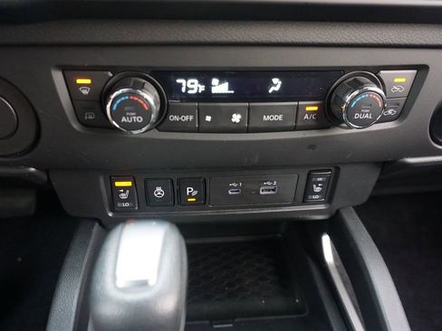 Used 2025 Nissan Frontier SV w/ SV Convenience Package RWD image 12