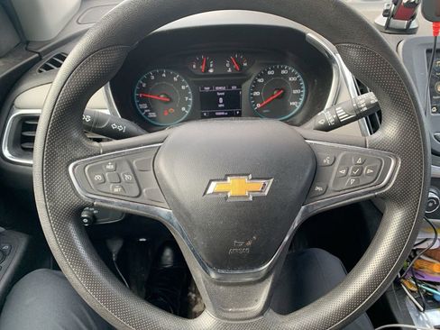Used 2019 Chevrolet Equinox LS w/ LS Convenience Package image 9
