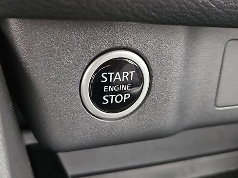 Certified 2022 Nissan Rogue SV FWD image 27