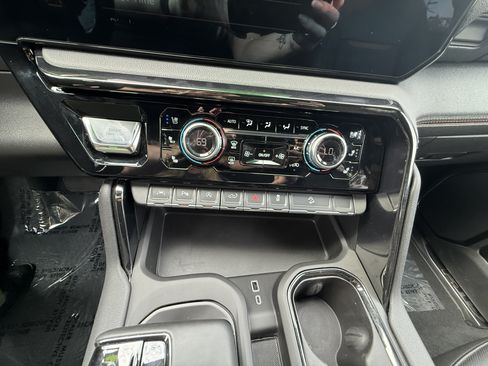 Used 2024 GMC Sierra 1500 AT4 w/ Technology Package AWD/4WD image 11