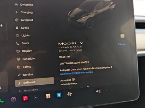 Used 2022 Tesla Model Y Long Range image 26