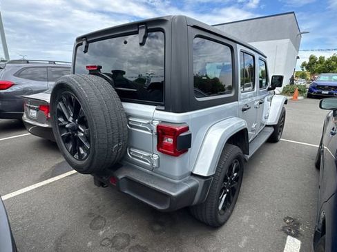 Used 2023 Jeep Wrangler Unlimited Sahara w/ Cold Weather Group AWD/4WD image 5