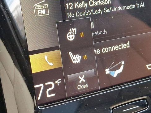 Used 2021 Volvo XC40 T5 Momentum w/ Premium Package image 19