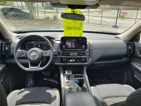 Used 2025 Nissan Pathfinder S AWD/4WD image 25