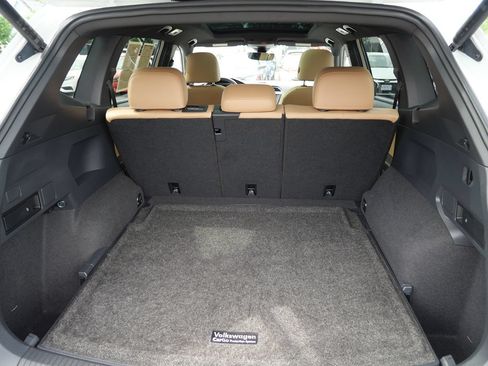 Used 2022 Volkswagen Tiguan SE AWD/4WD image 34