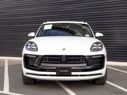 Certified 2026 Porsche Macan AWD/4WD image 6