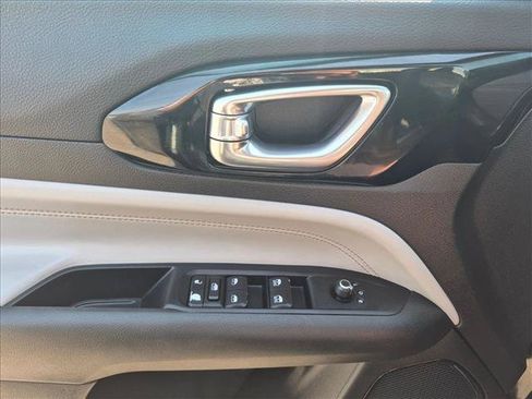 Used 2022 Jeep Compass Limited w/ Sun and Sound Group AWD/4WD image 14