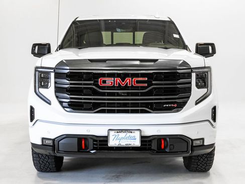 Used 2024 GMC Sierra 1500 AT4 w/ Technology Package AWD/4WD image 5