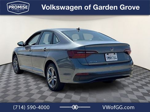 Used 2024 Volkswagen Jetta SE FWD image 5