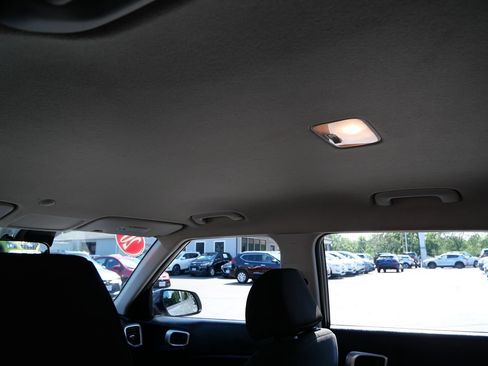 Used 2020 Hyundai Venue SE FWD image 24