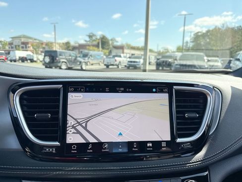 New 2026 Chrysler Pacifica Limited w/ Trailer Tow Group image 24