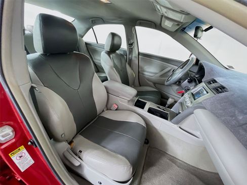 Used 2011 Toyota Camry LE FWD image 26