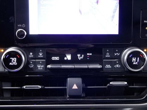 Used 2023 Toyota Highlander XLE image 33