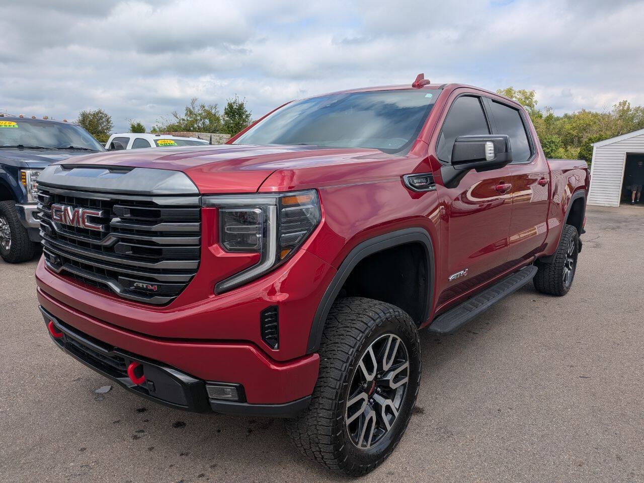 Used 2022 GMC Sierra 1500 AT4 AWD/4WD image 2