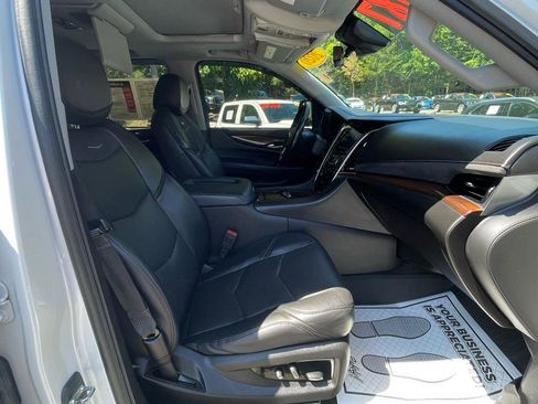 Used 2020 Cadillac Escalade ESV Luxury AWD/4WD image 33