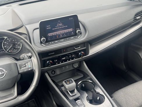 Used 2025 Nissan Rogue SV FWD image 16