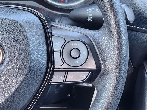 Used 2021 Toyota RAV4 LE image 32