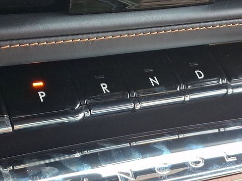 Used 2025 Lincoln Aviator Black Label AWD/4WD image 17