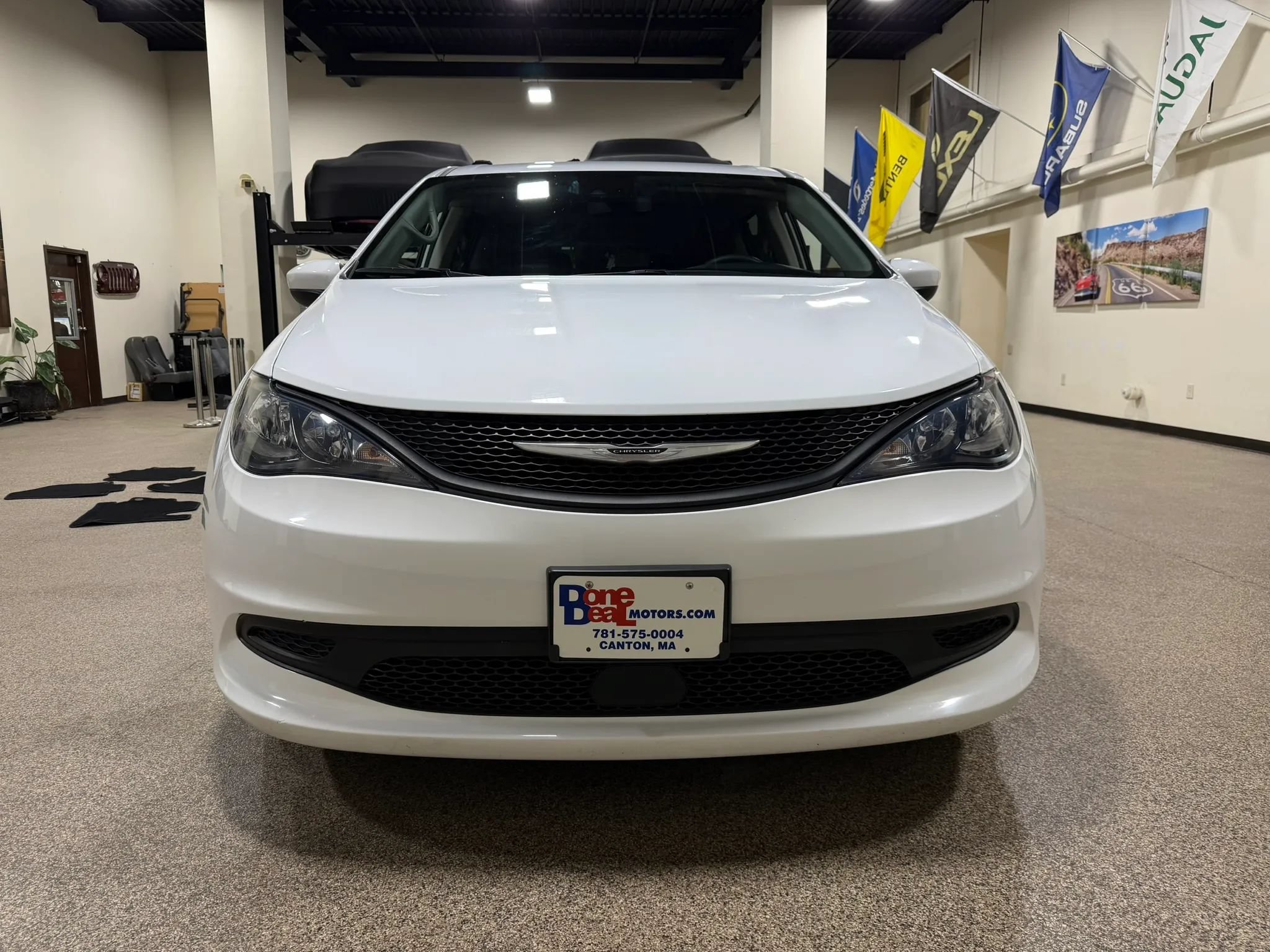 Used 2023 Chrysler Voyager LX FWD image 2