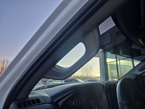 Used 2021 Chevrolet Silverado 1500 LT w/ Z71 Off-Road Package image 44